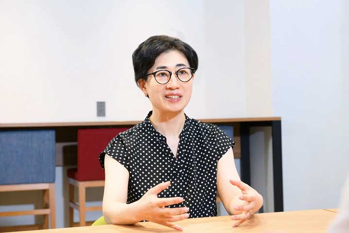 河野 桂子 氏